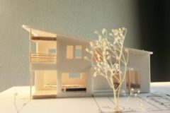 BBQを楽しむ片流れの家